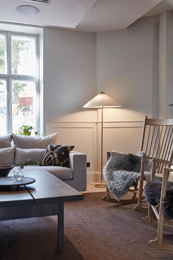 Runo Hotel Porvoo Exterior foto A floor lamp
